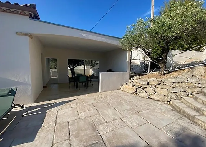 De Pullis Nyaraló *